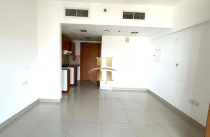Apartment - 1 Bathroom for rent in Lakeside Tower A - Lakeside Residence - Dubai Production City (IMPZ) - Dubai