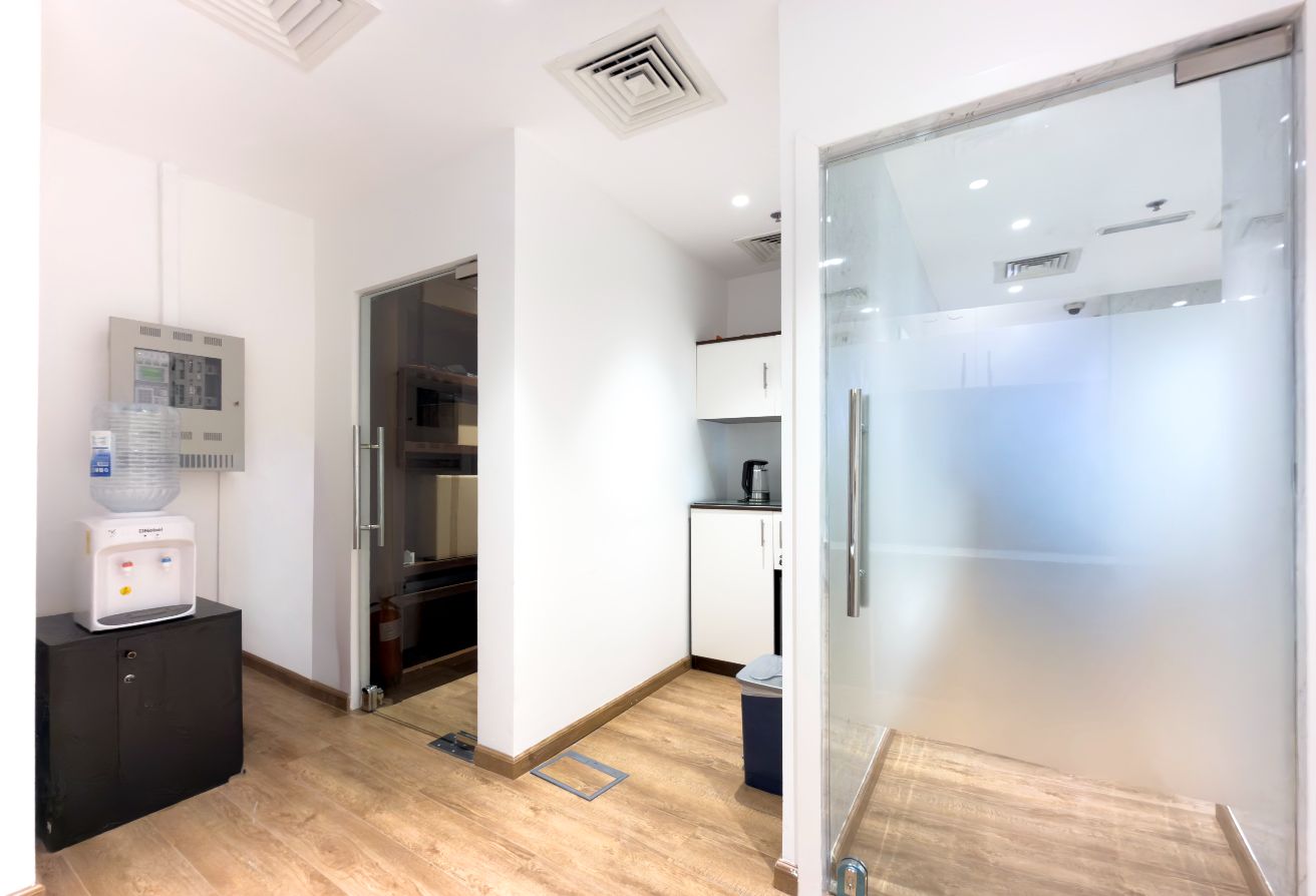 Studio office space in I Rise Tower, Barsha Heights (Tecom): 9