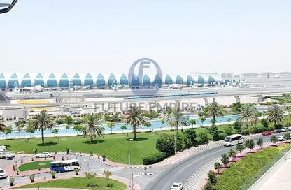 شقة - 2 غرف نوم - 3 حمامات للايجار في مبنى عرض المطار - منطقة القرهود - دبي
