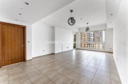 Apartment - 2 Bedrooms - 3 Bathrooms for rent in Marina Residences 6 - Marina Residences - Palm Jumeirah - Dubai