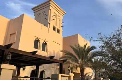فيلا - 5 غرف نوم - 6 حمامات للايجار في تاون هاوسز قرية الحمرا - قرية الحمرا - رأس الخيمة