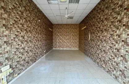 متجر - استوديو للايجار في المنطقة الحرة بالحمرية - الشارقة