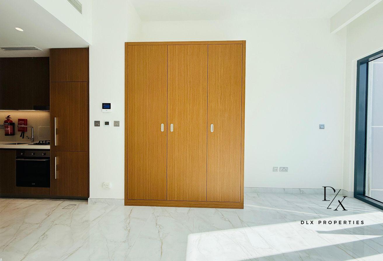 SPACIOUS | READY TO MOVE | MULTIPLE OPTION photo 2