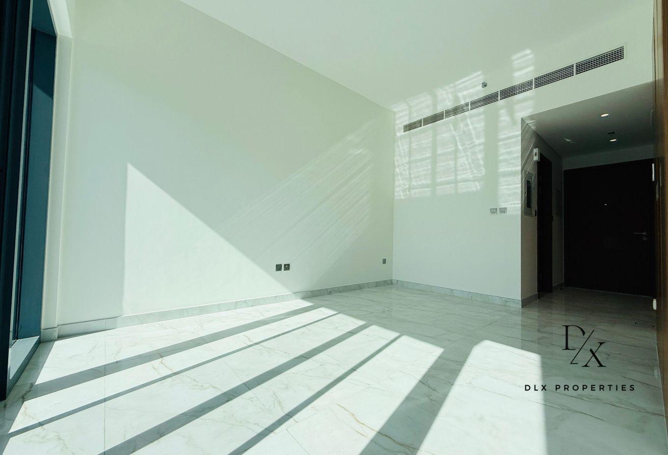 SPACIOUS | READY TO MOVE | MULTIPLE OPTION photo 3