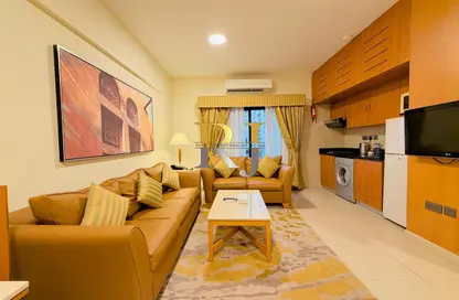 Apartment - Studio - 1 Bathroom for rent in Golden Sands 3 Hotel Apartments - Mankhool - Bur Dubai - Dubai