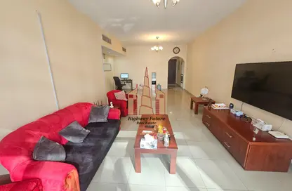 شقة - 2 غرف نوم - 3 حمامات للايجار في برج صحارى 3 - مجمع صحارى - النهدة - الشارقة