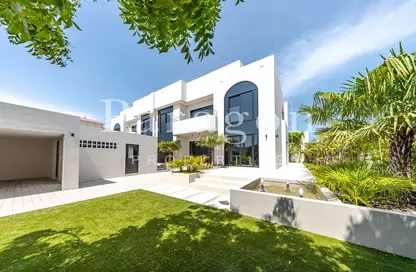 Villa - 5 Bedrooms - 6 Bathrooms for rent in Jumeirah 1 - Jumeirah - Dubai