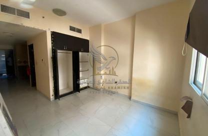 Apartment - Studio - 1 Bathroom for rent in Muwailih Building - Muwaileh - Sharjah