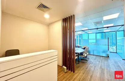 مكتب - استوديو - 1 حمام للايجار في القمة - الخليج التجاري - دبي