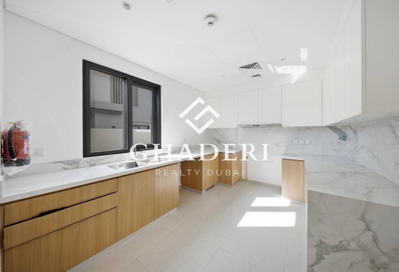 Corner Unit | Huge Plot | Brand New photo 6