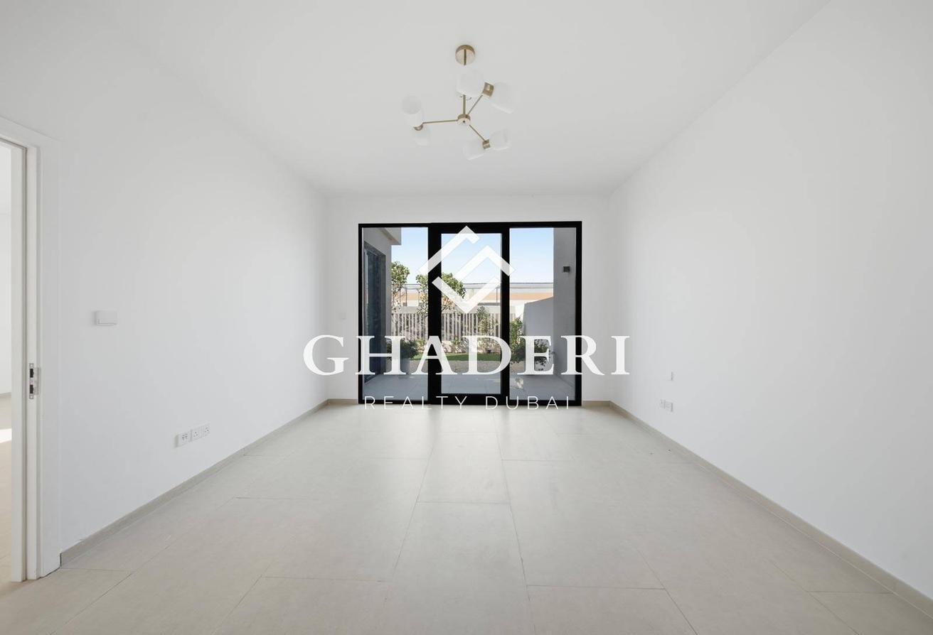 Corner Unit | Huge Plot | Brand New photo 12