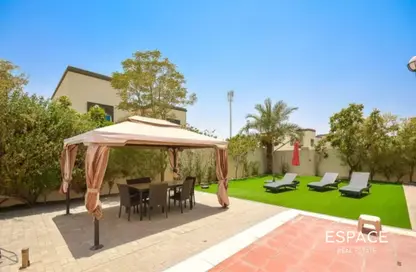 Villa - 3 Bedrooms - 4 Bathrooms for rent in District 8 - Jumeirah Park - Dubai