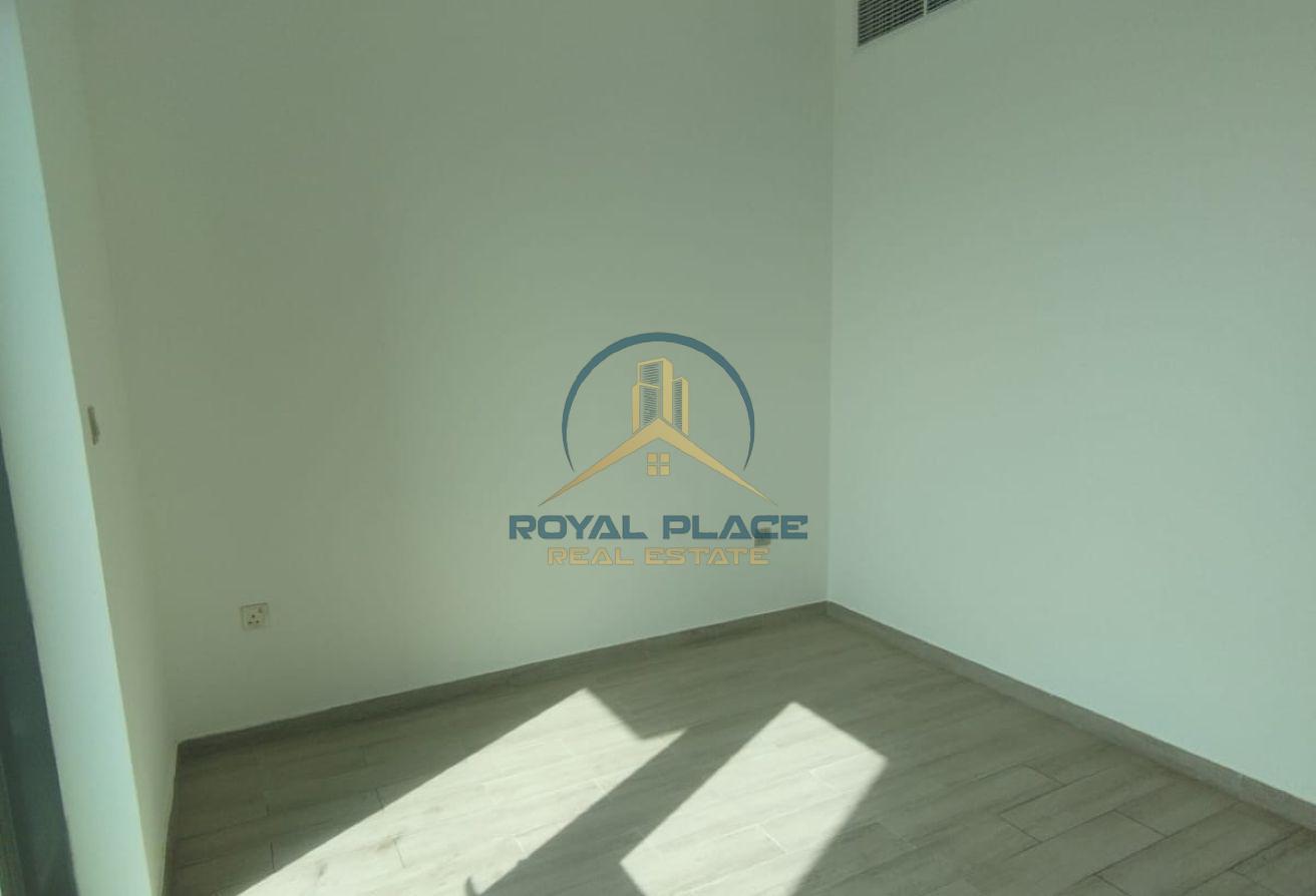 PREMIUM LOCATION | BEST PRICE | UNFURNISHED photo 4