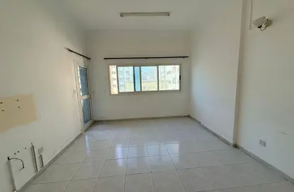 Apartment - 2 Bedrooms - 2 Bathrooms for rent in Qasimia 10 building - Al Mahatta - Al Qasimia - Sharjah