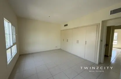 فيلا - 2 غرف نوم - 2 حمامات للايجار في الينابيع 2 - الينابيع - دبي فيلا - 2 غرف نوم - 2 حمامات للايجار في الينابيع 2 - الينابيع - دبي