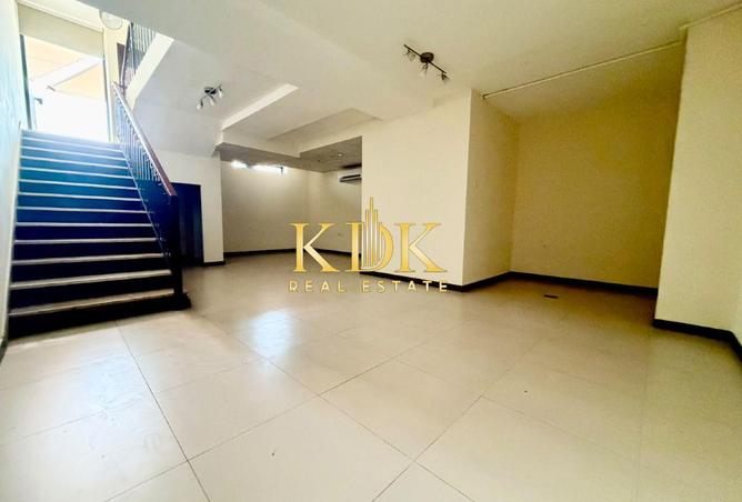 Spacious 4BR | Basement | Park View photo 3