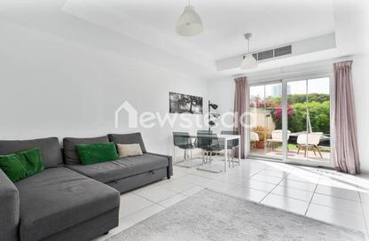 Villa - 2 Bedrooms - 3 Bathrooms for rent in Springs 8 - The Springs - Dubai
