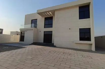 Villa - 5 Bedrooms - 5 Bathrooms for rent in Al Aweer 1 - Al Aweer - Dubai