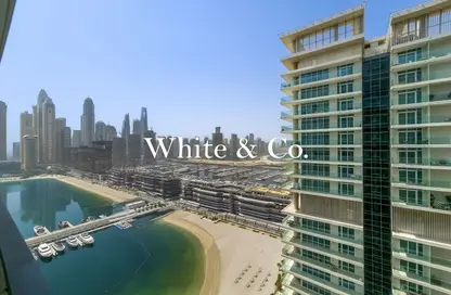 شقة - غرفة نوم - 1 حمام للبيع في برج Marina Vista 1 - مارينا فيستا - إعمار بيتشفرونت - دبي هاربور - دبي