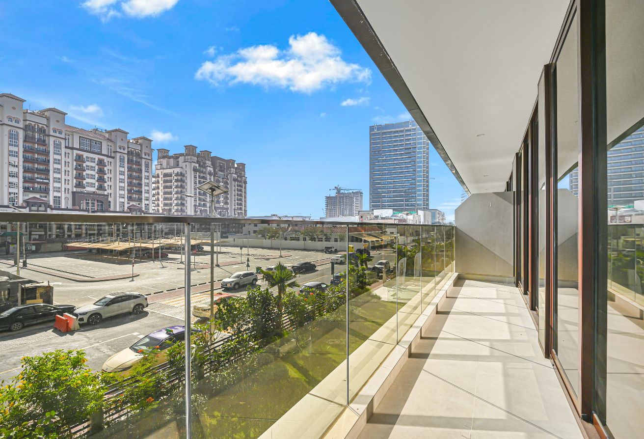 LARGE TERRACE | VACANT | BRAND NEW