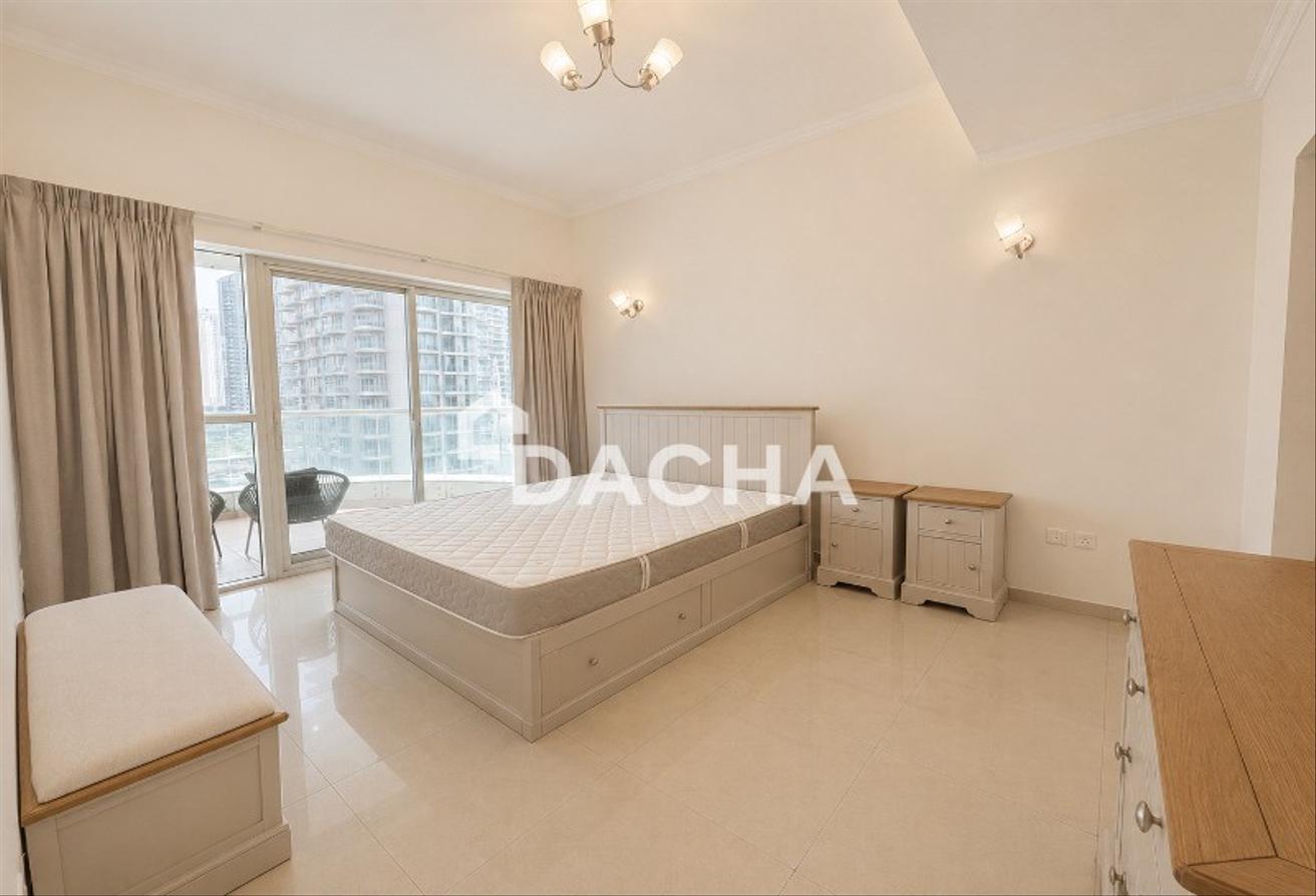 1 2 Chqs | Upgraded Apt | Unfurnished | Spacious photo 14