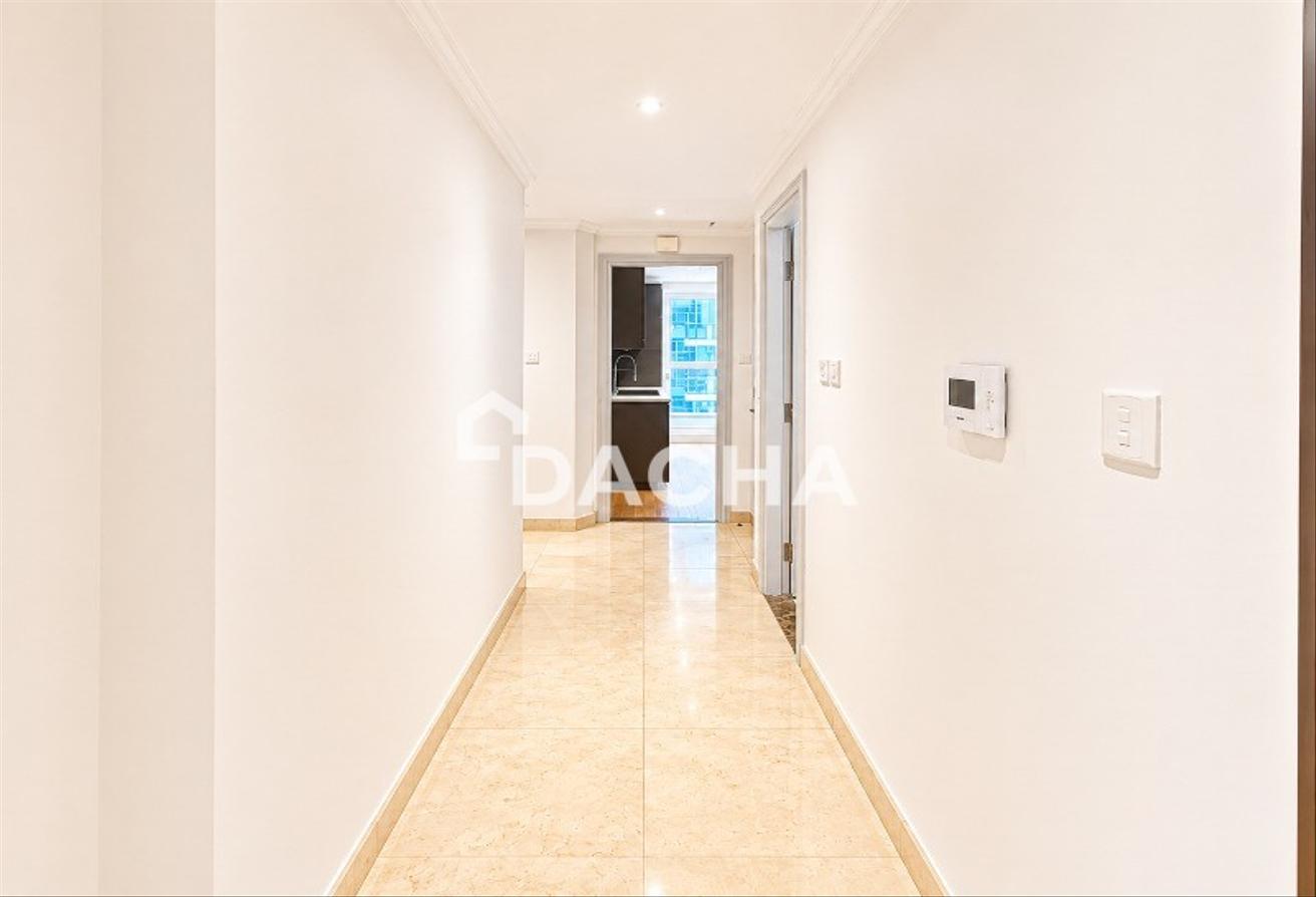 1 2 Chqs | Upgraded Apt | Unfurnished | Spacious photo 7