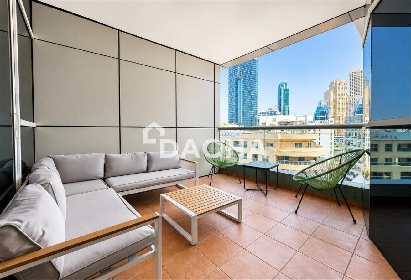 1 2 Chqs | Upgraded Apt | Unfurnished | Spacious photo 4