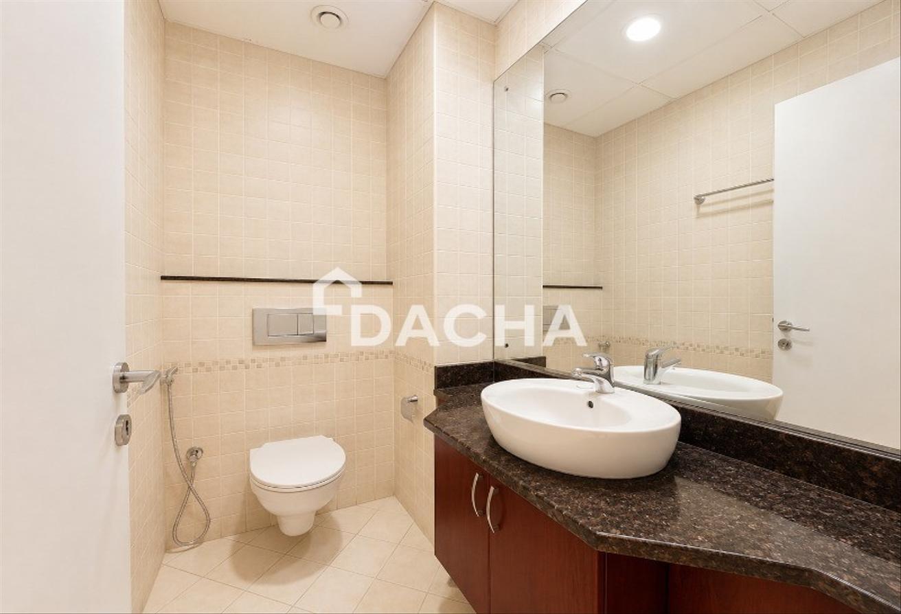 1 2 Chqs | Upgraded Apt | Unfurnished | Spacious photo 10
