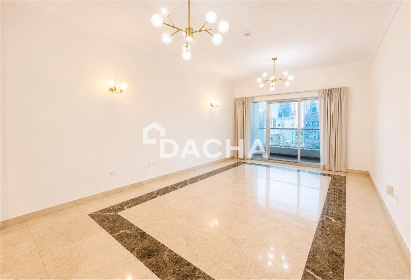 1 2 Chqs | Upgraded Apt | Unfurnished | Spacious photo 6