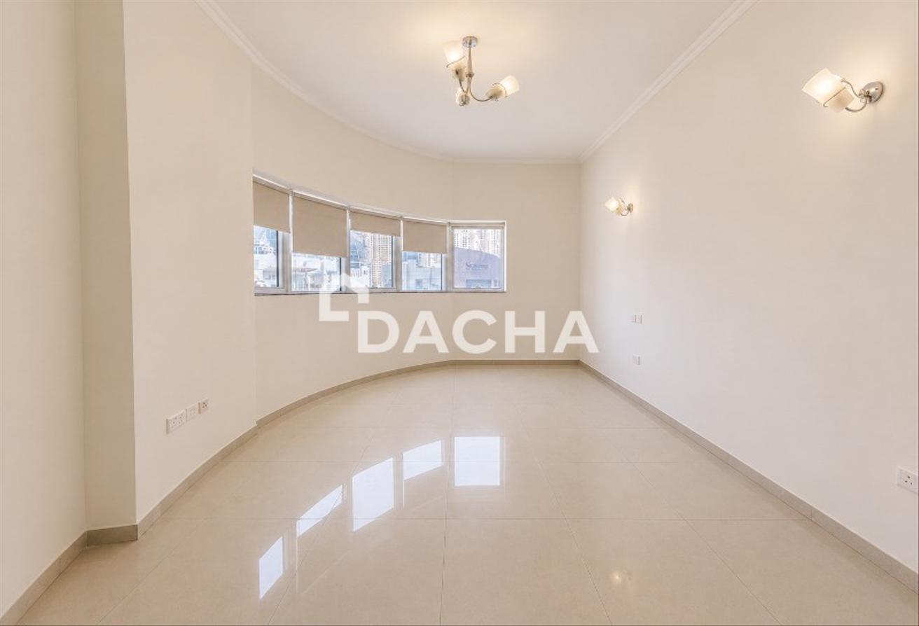 1 2 Chqs | Upgraded Apt | Unfurnished | Spacious photo 13