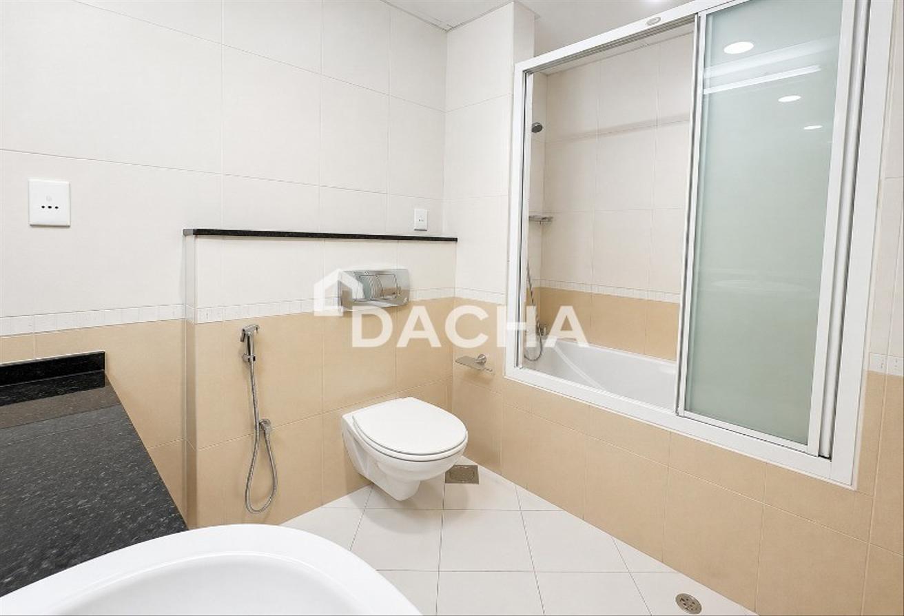 1 2 Chqs | Upgraded Apt | Unfurnished | Spacious photo 15