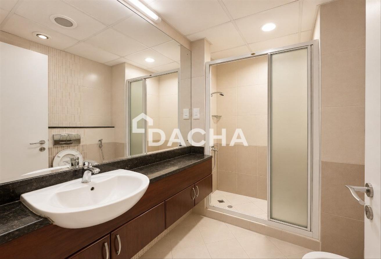 1 2 Chqs | Upgraded Apt | Unfurnished | Spacious photo 12