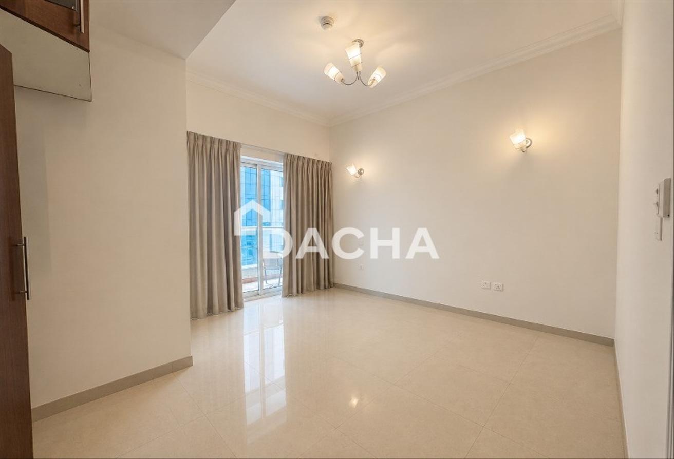 1 2 Chqs | Upgraded Apt | Unfurnished | Spacious photo 11