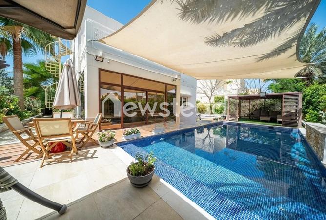 Exclusive | Private Pool | Single Row