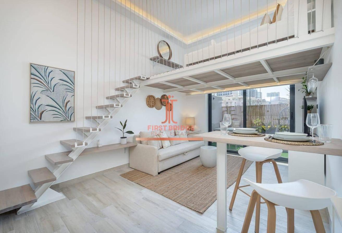 FULLY FURNISHED | UPGRADE | PRIME LOCATION photo 3