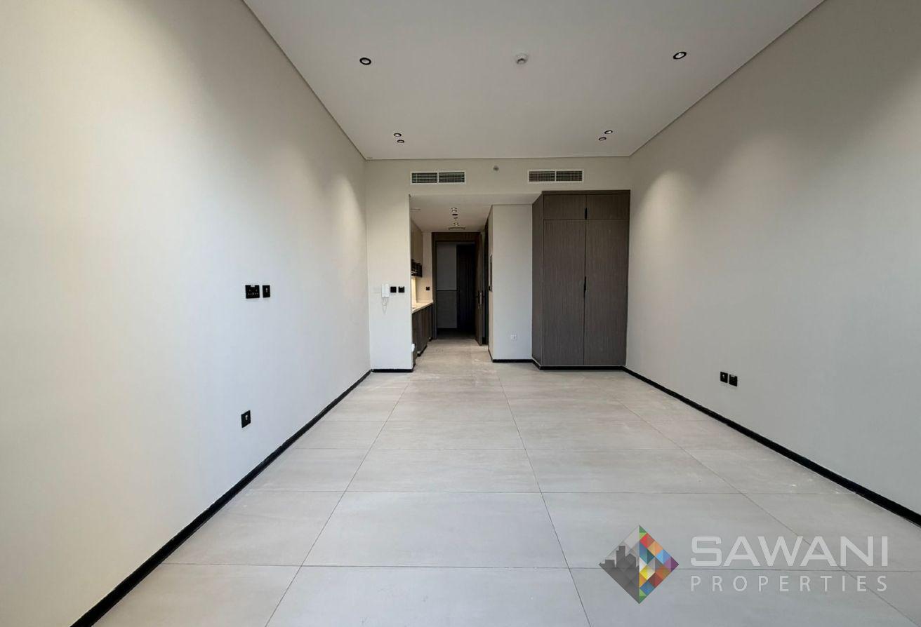 Spacious Unfurnished Studio photo 2