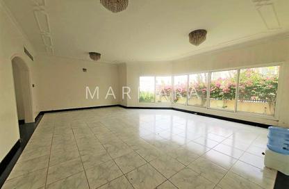 Villa - 5 Bedrooms - 5 Bathrooms for rent in Umm Suqeim 2 Villas - Umm Suqeim 2 - Umm Suqeim - Dubai