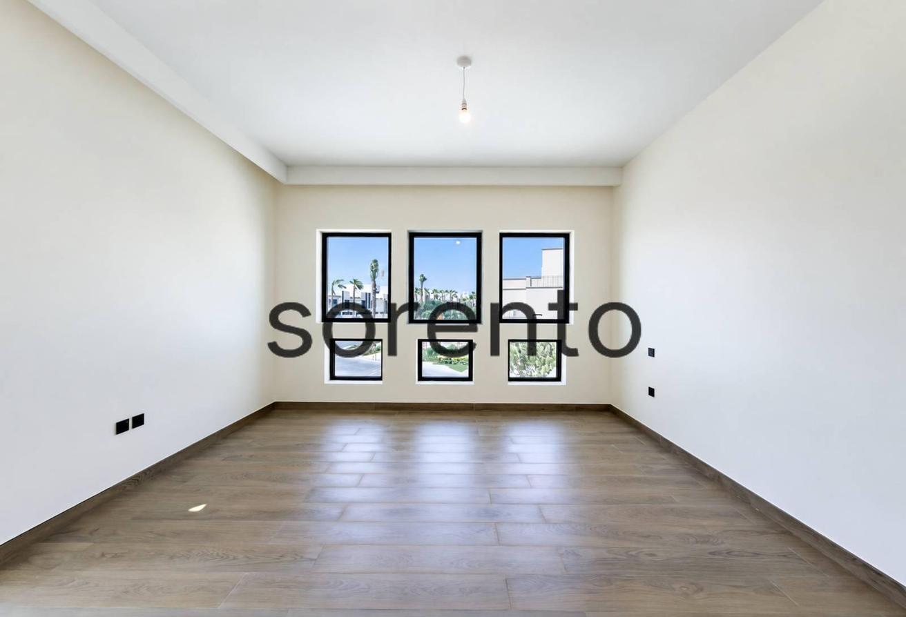 5 Bed Townhouse | End Unit | Rare Side Park photo 12
