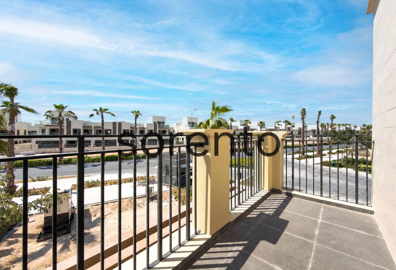 5 Bed Townhouse | End Unit | Rare Side Park photo 10