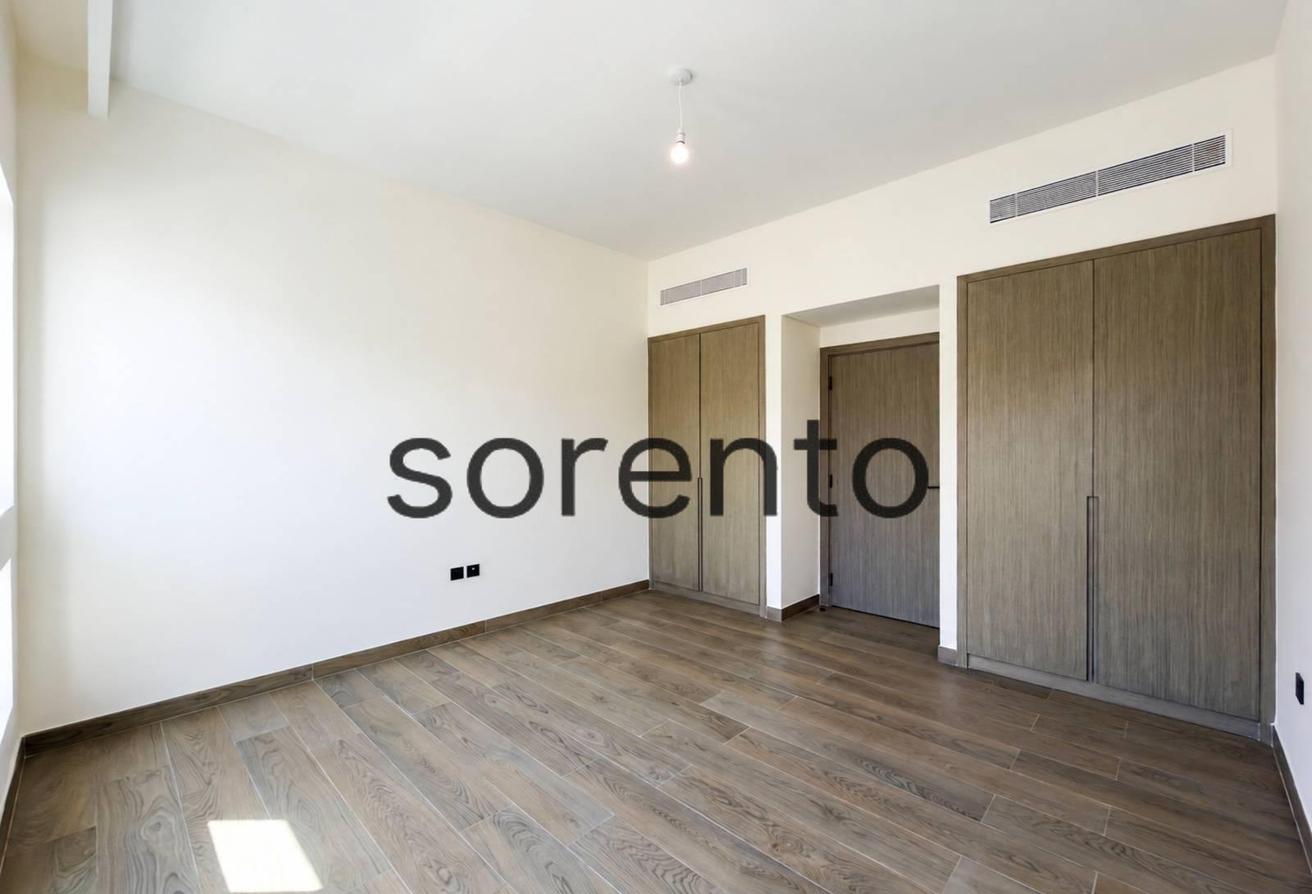 5 Bed Townhouse | End Unit | Rare Side Park photo 24