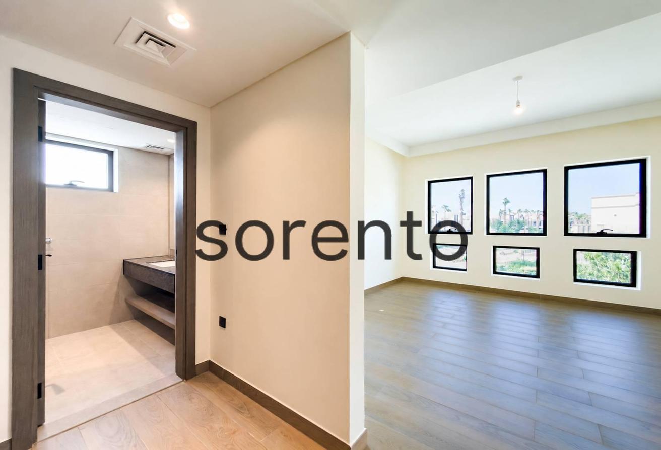 5 Bed Townhouse | End Unit | Rare Side Park photo 8