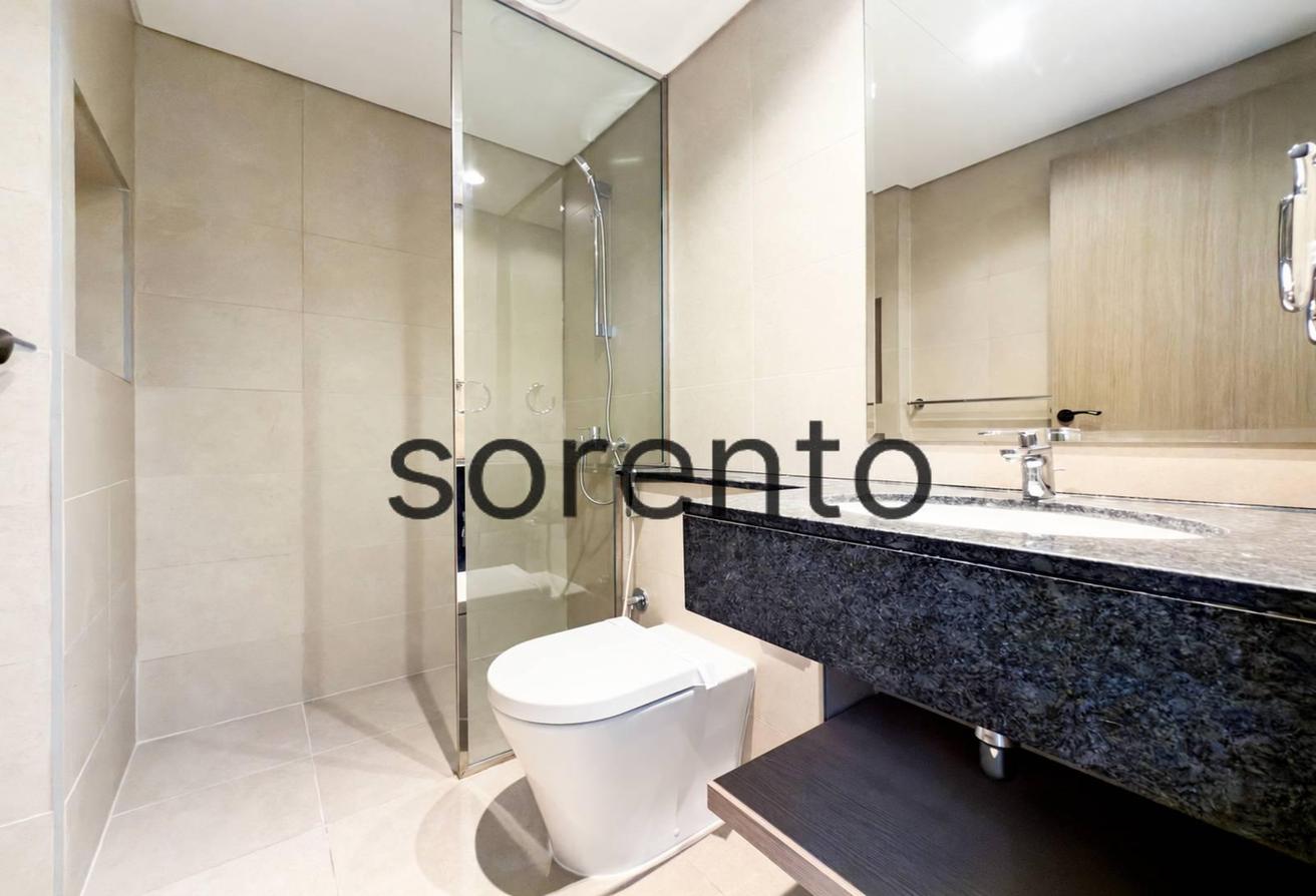 5 Bed Townhouse | End Unit | Rare Side Park photo 18