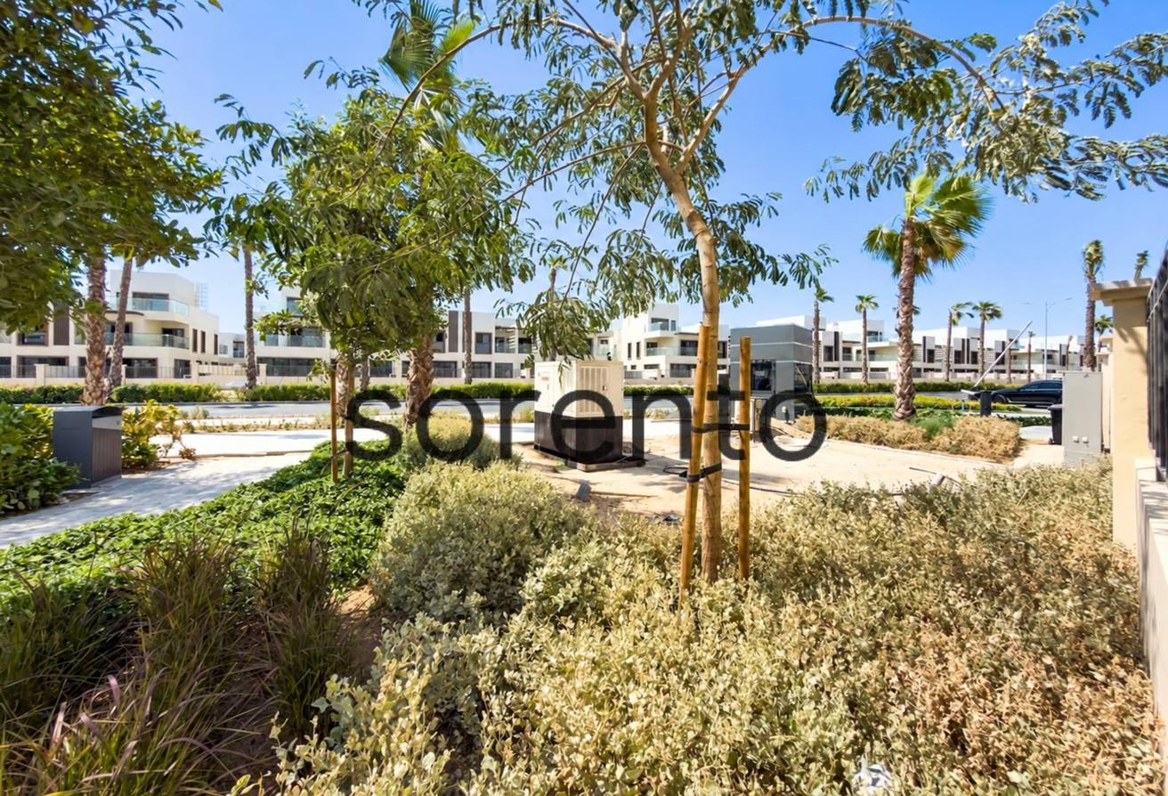 5 Bed Townhouse | End Unit | Rare Side Park photo 25