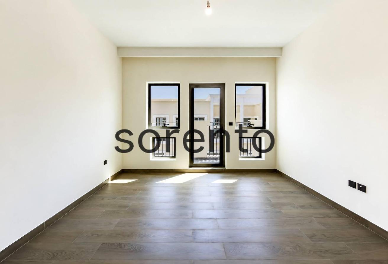 5 Bed Townhouse | End Unit | Rare Side Park photo 16