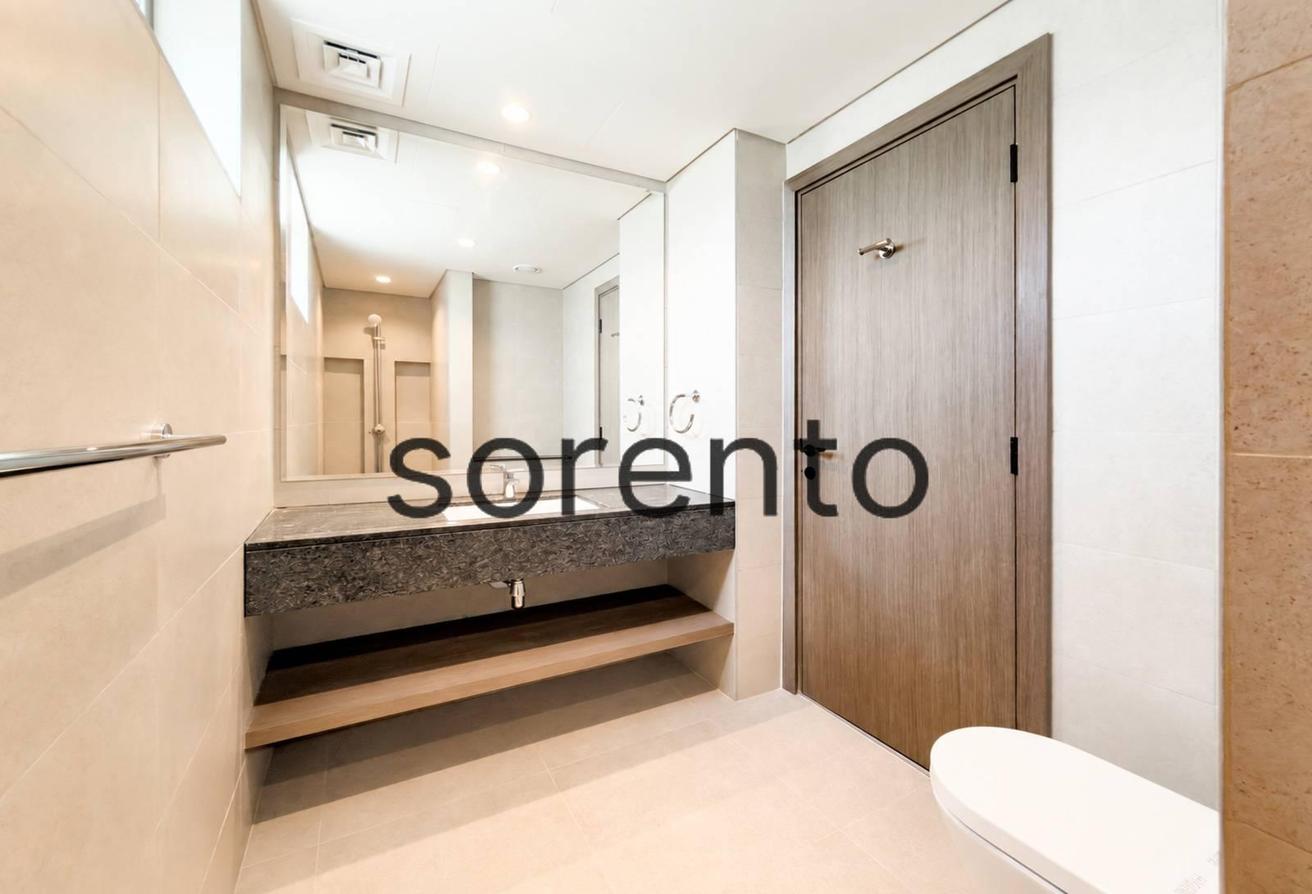 5 Bed Townhouse | End Unit | Rare Side Park photo 6