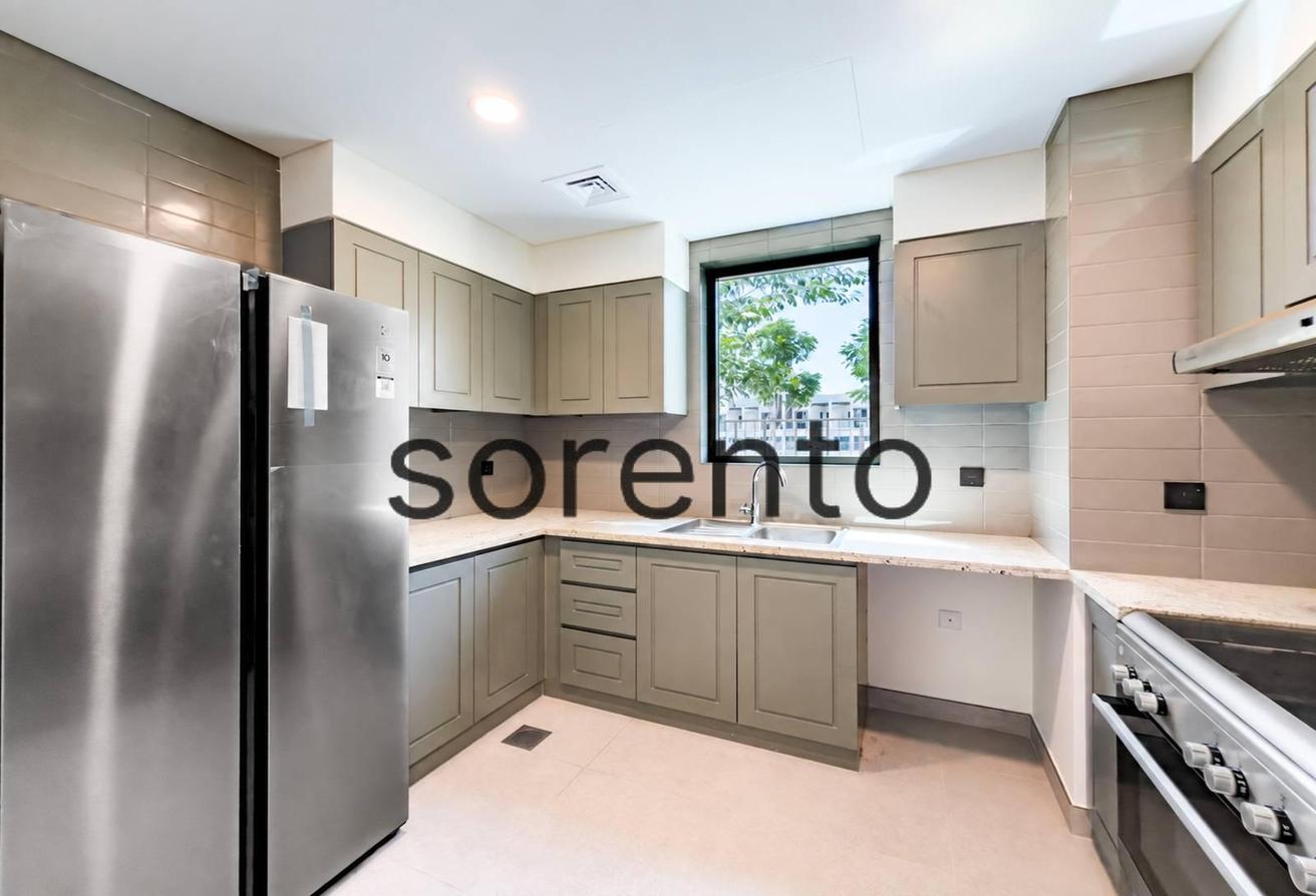 5 Bed Townhouse | End Unit | Rare Side Park photo 15