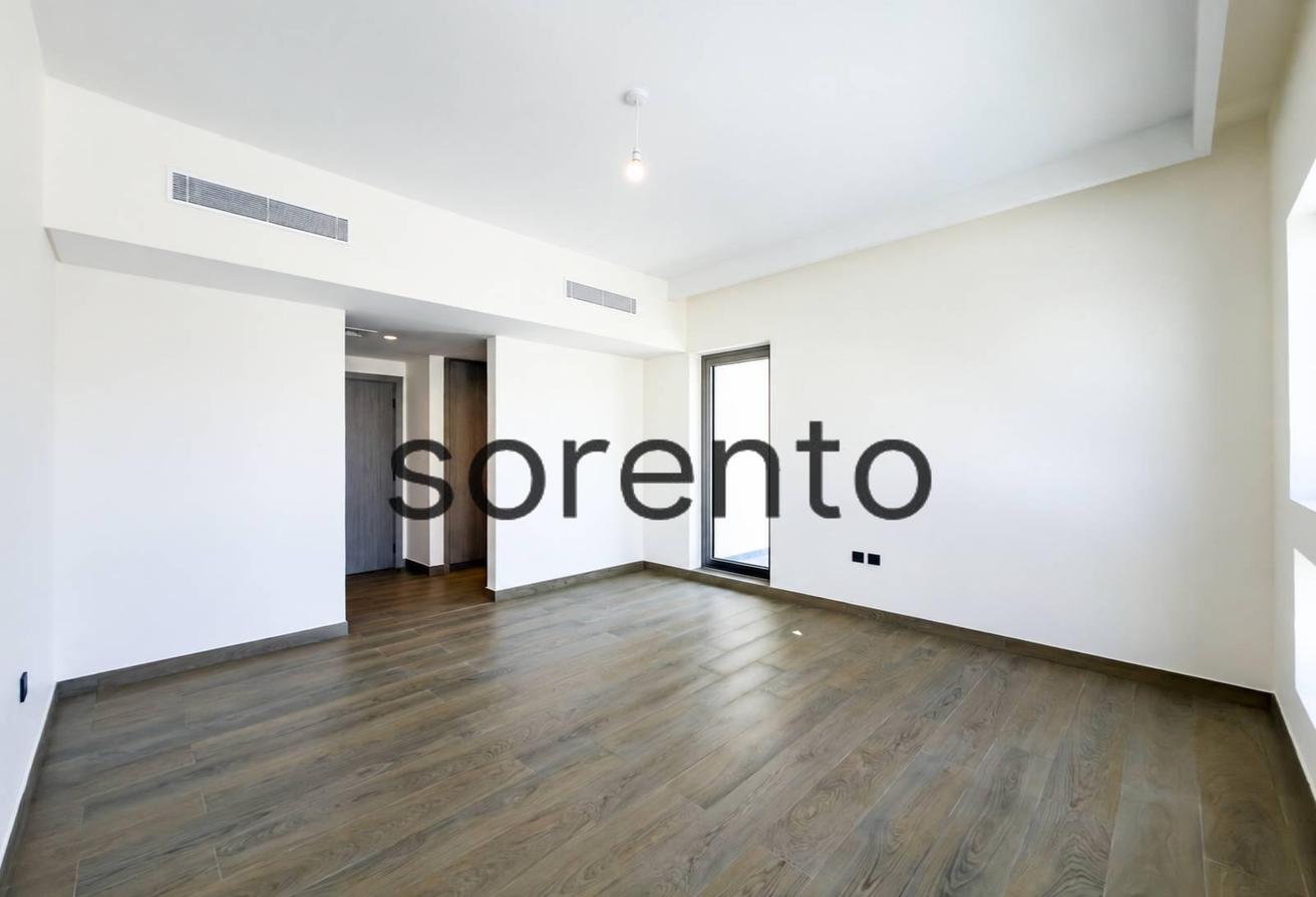 5 Bed Townhouse | End Unit | Rare Side Park photo 11