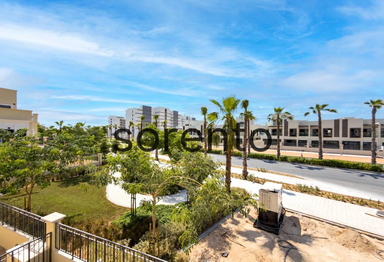 5 Bed Townhouse | End Unit | Rare Side Park photo 13