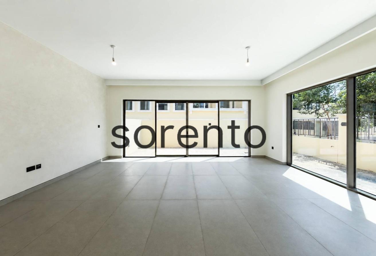 5 Bed Townhouse | End Unit | Rare Side Park photo 7