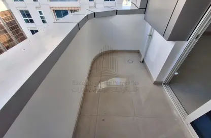 Apartment - 1 Bedroom - 2 Bathrooms for rent in Tourist Club Area - Abu Dhabi